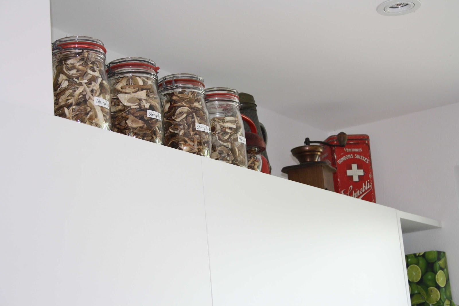 Küchenblog: Weisse Küche mit roter Dekoration