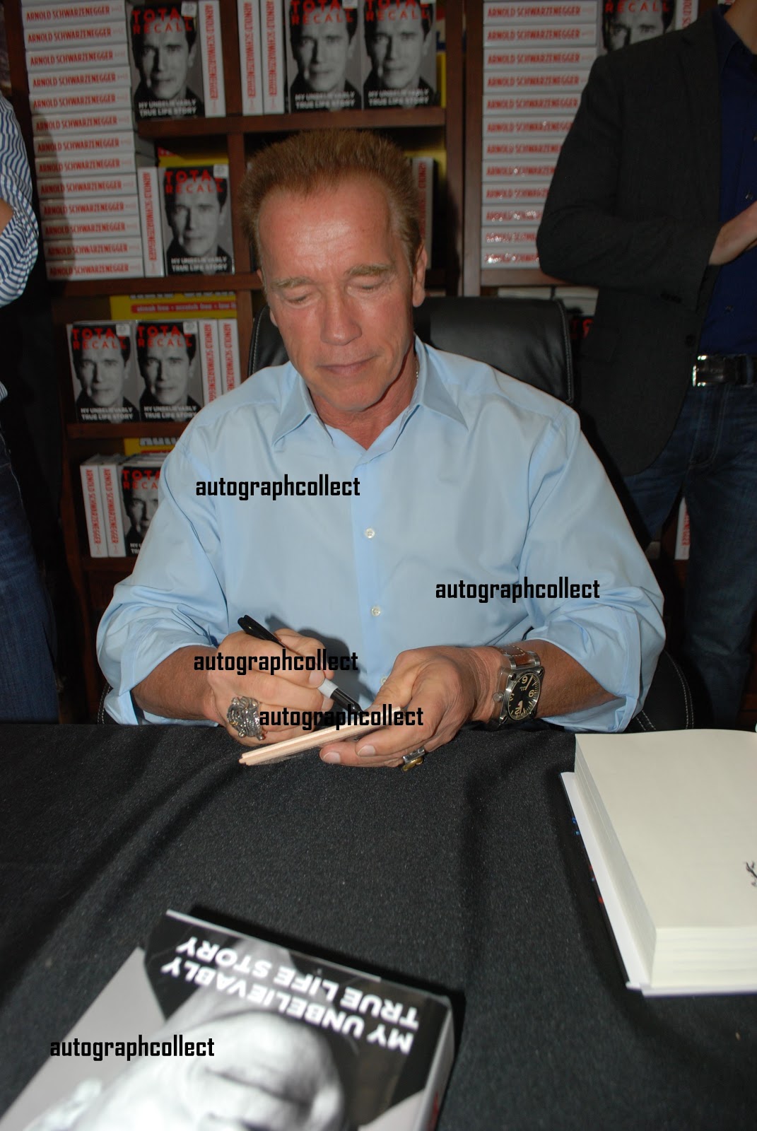 Autographcollect's Blog Arnold Schwarzenegger Book Signing!