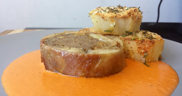http://www.sergiorecetas.com/2015/01/pollo-relleno-de-carne-las-5-especias.html