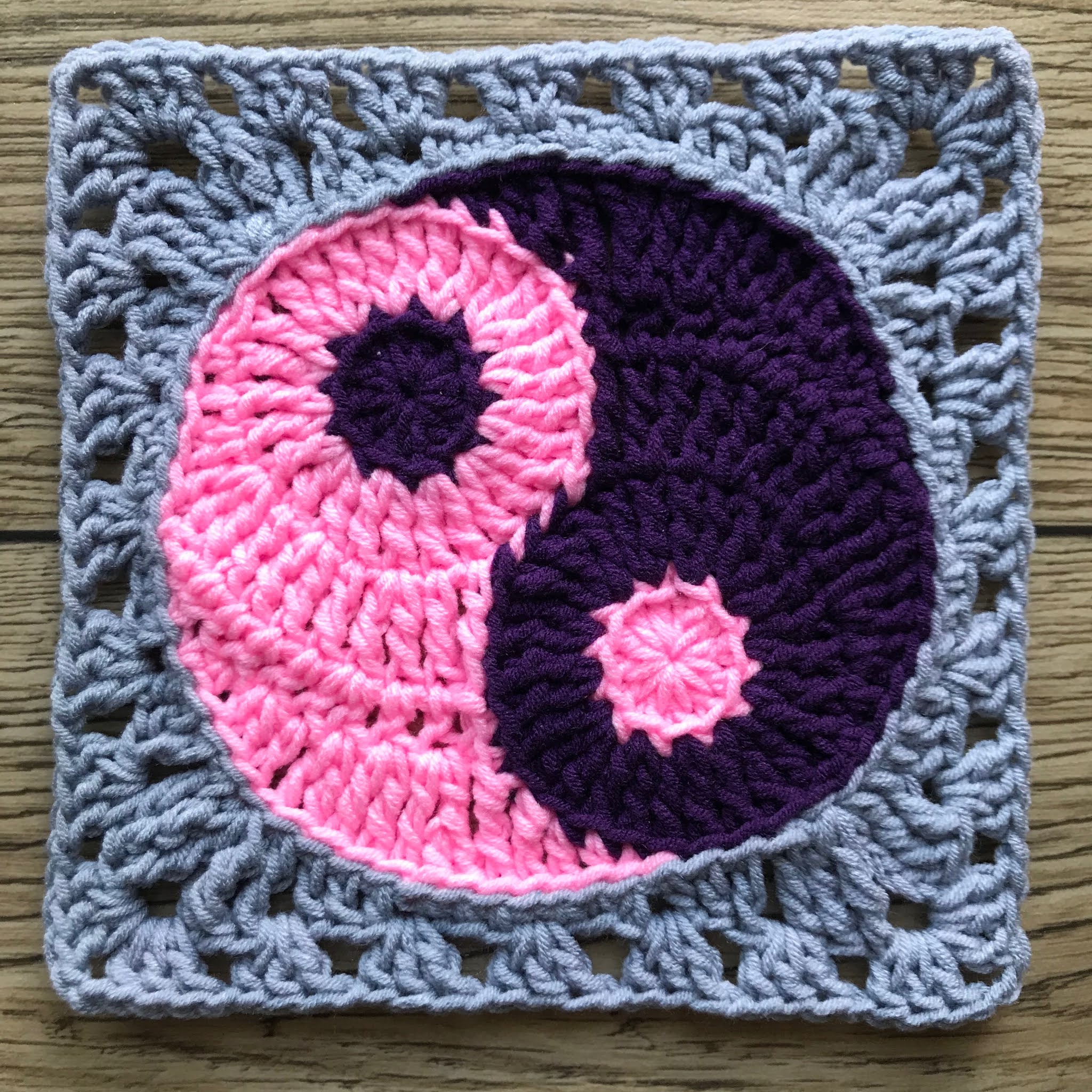 Bright Bag Yin Yang granny square!