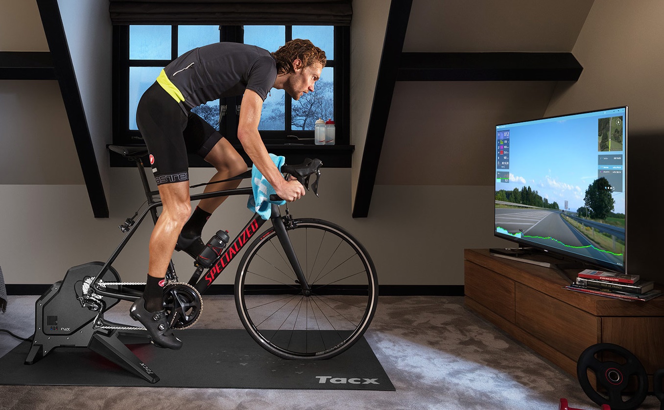 Cómo convertir un rodillo normal en inteligente y usar Zwift