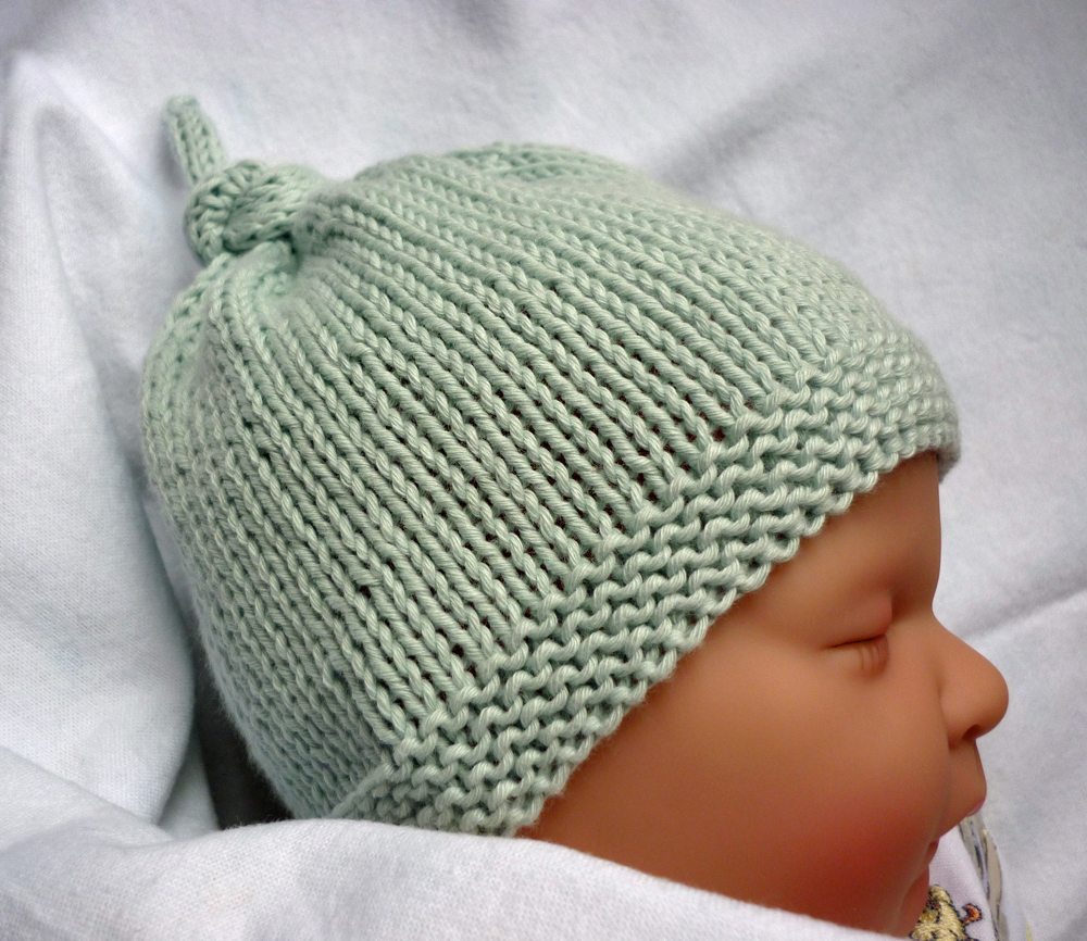 Mack and Mabel Free Knitting Pattern Baby Hat with Top Knot