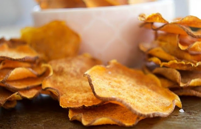 Crunchy Baked Sweet Potato Chips #snack #vegetarian