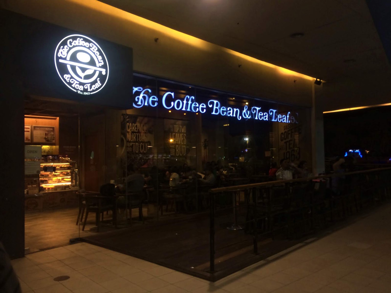 Chillin' at Coffee Bean & Tea Leaf MOA Woxy Wanders