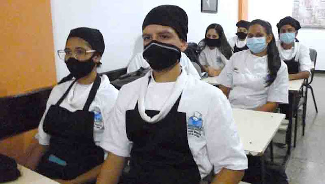 EN TIEMPOS DE PANDEMIA APRENDER EL ARTE CULINARIO REPRESENTA UNA OPCIÓN PROFESIONAL PARA REINVENTARSE EN TIEMPOS DE PANDEMIA APRENDER EL ARTE CULINARIO REPRESENTA UNA OPCIÓN PROFESIONAL PARA REINVENTARSE