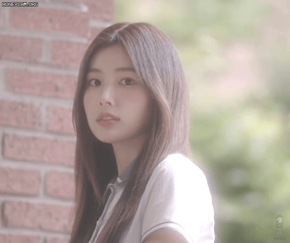 교복입은 강혜원  . First Love Letter