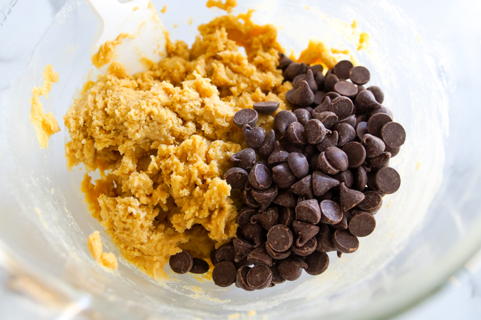 chickpea flour chocolate chip cookies