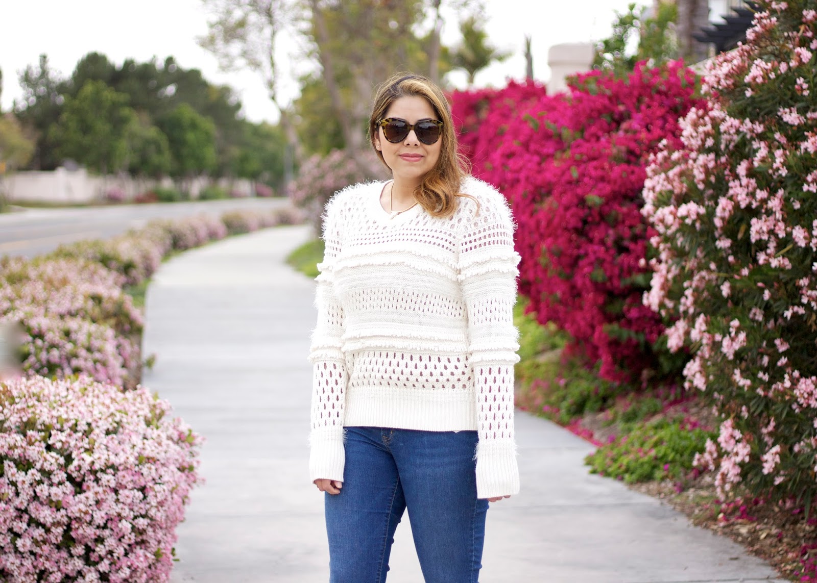 Fringe Sweater and Jeans Banana Republic Blogger, #itsbanana blogger, mexican fashion blogger, cold weather Spring Outfit, casual jean outfit, sweater and jeans
