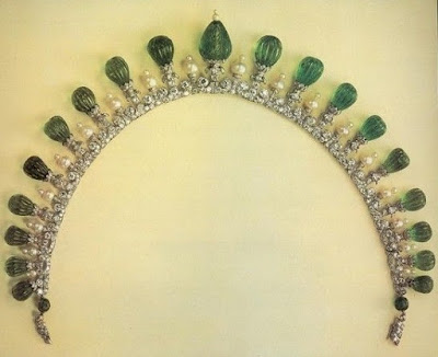 emerald pearl tiara cartier princess begum andree aga khan