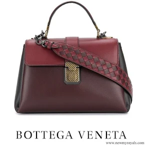 Queen Rania carried BOTTEGA VENETA dark barolo nappa small piazza bag