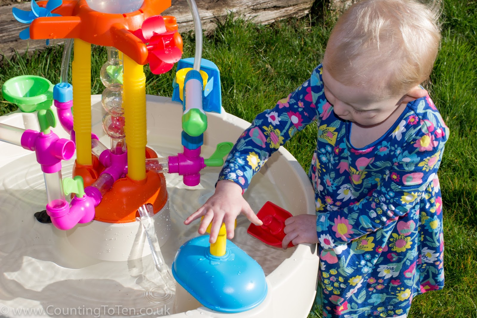 Review Little Tikes Fountain Factory Water Table Counting To Ten