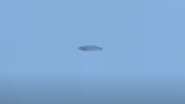 The eye witness zooms into the UFO for a better view.