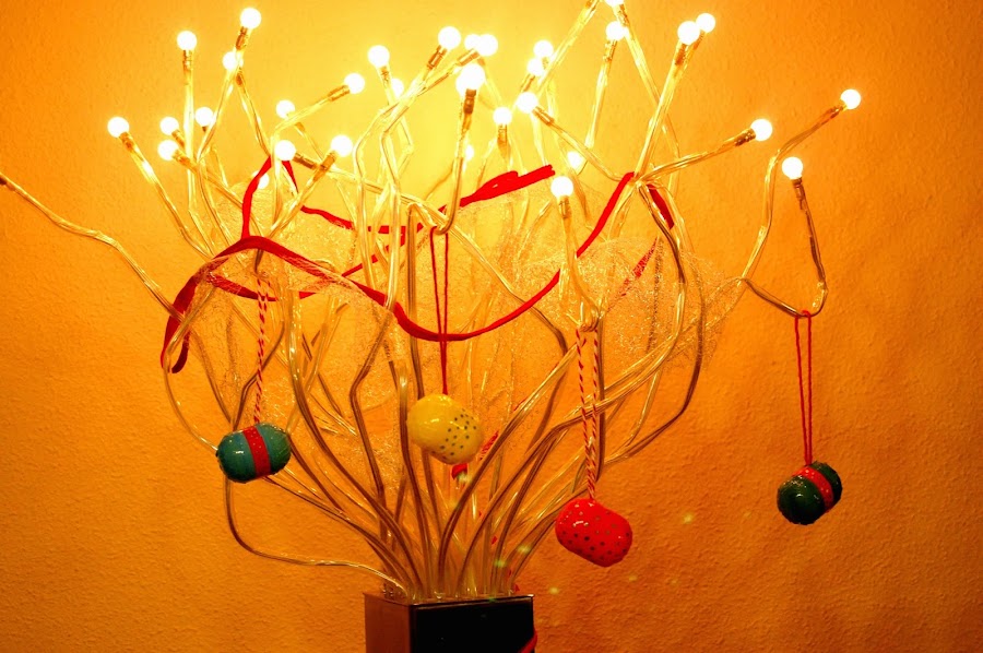 bolas navidad con huevos kinder, teje en Peques