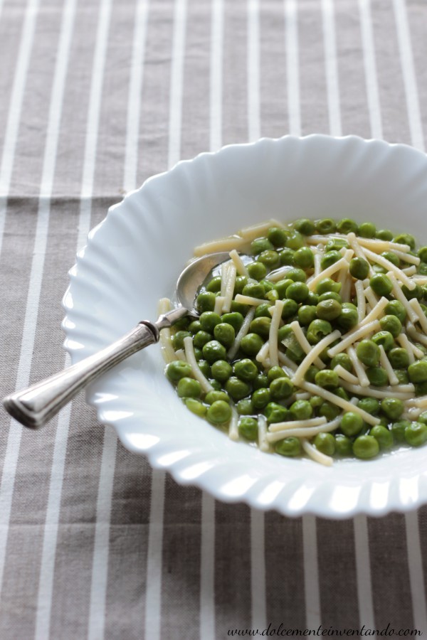 Dolcemente Inventando Pasta e piselli con spaghetti spezzati
