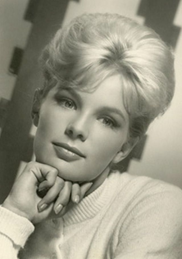Young Linda Evans