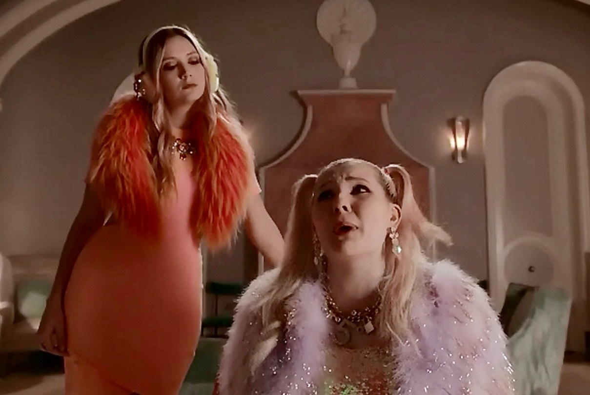 королевы крика в джакузи