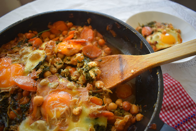 Hojas De Zanahorias Con Garbanzos Al Pimentón
