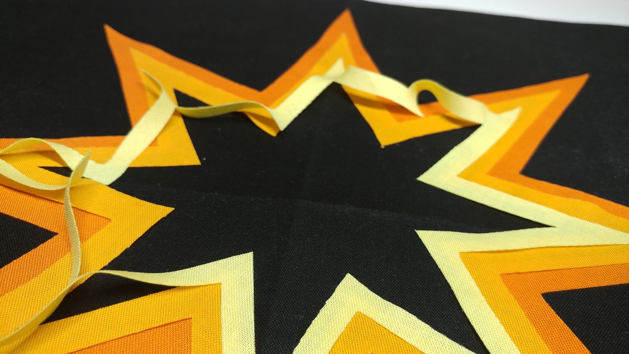 Slice of Pi Quilts Starburst A FREE Quilt Block Pattern!