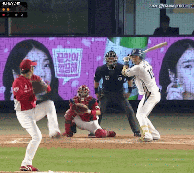 어깨 유연성하나는 역대급으로 타고난거 같은 임창용.GIF