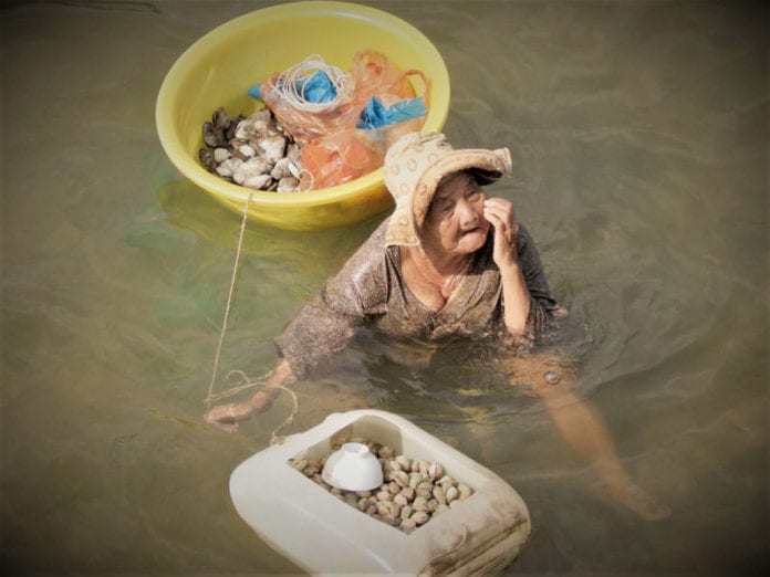 Nguyen 85 Tahun Sara Anak 61 Tahun Yang Kurang Upaya Nguyen 85 Tahun Sara Anak 61 Tahun Yang Kurang Upaya