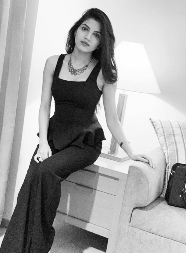 Dev DD or Abhay 2 Actress Asheema Vardaan Instagram Photos -
