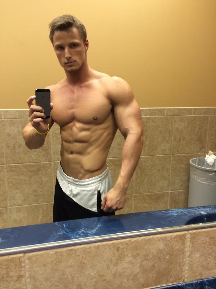 handsome-shirtless-fit-dudes-selfies