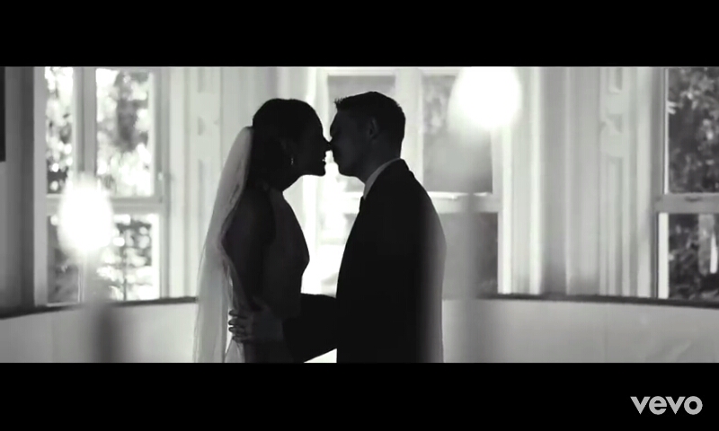 Lirik Lagu Shane Filan - Beautiful in White dan Terjemahan, Sebuah Lagu