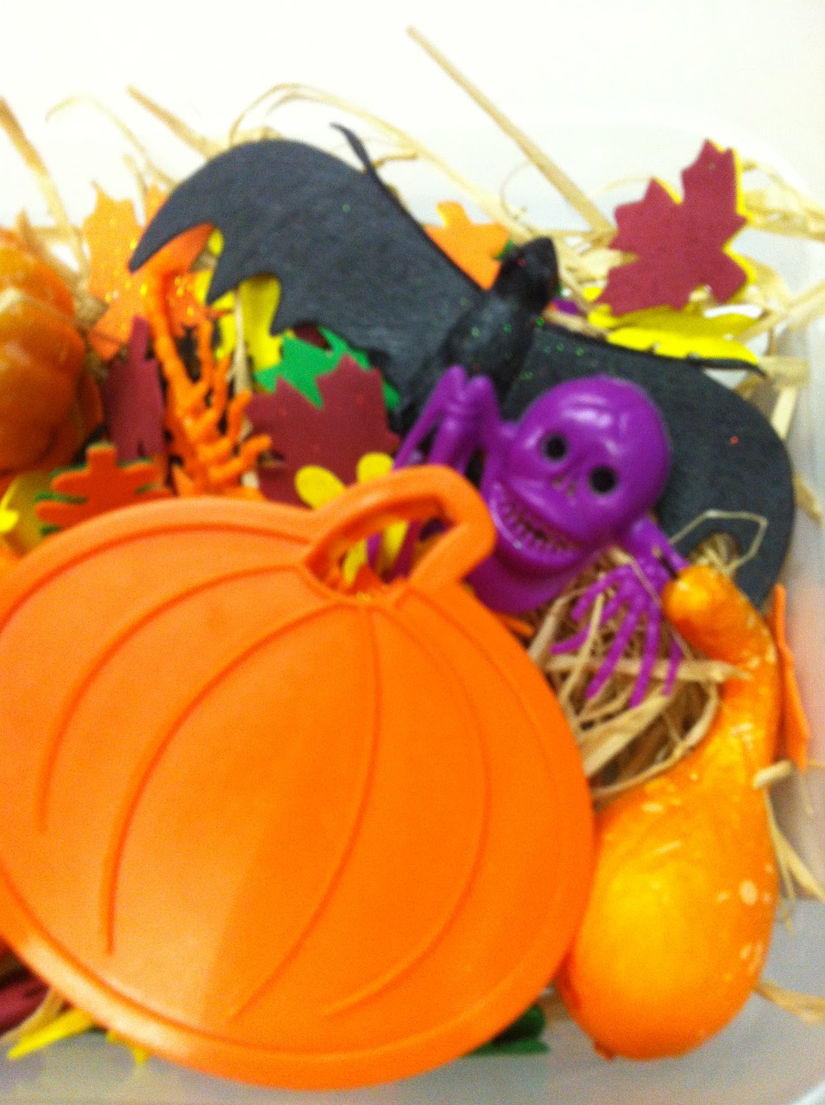 Handmade by CJ: Halloween Themed Sensory Tub