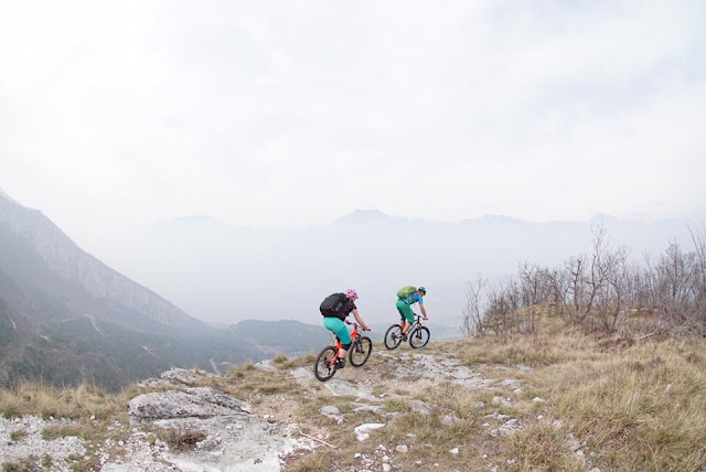 Aussichtsplätze über den See Gardasee MTB