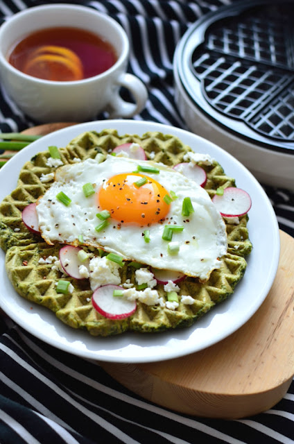 zielone gofry, gofry na słono, zdrowe śniadanie