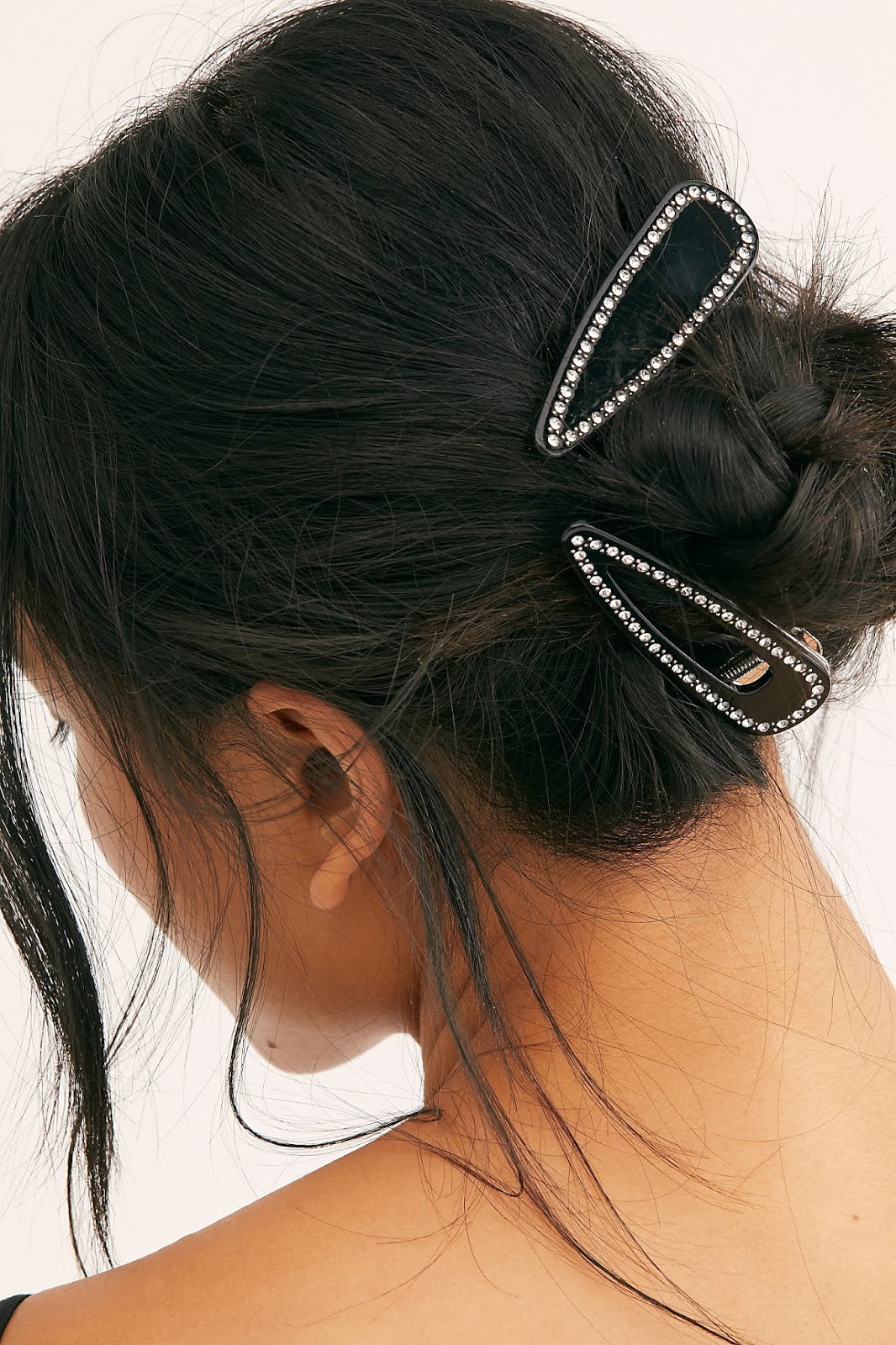Exploring the Fall 2019 hair clip trend Effortlessly With Roxy
