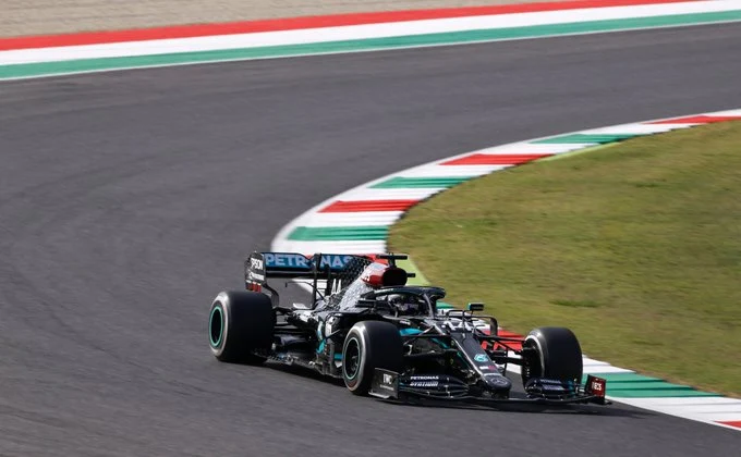 Lewis Hamilton conquista la pole del gran premio della Toscana 2020
