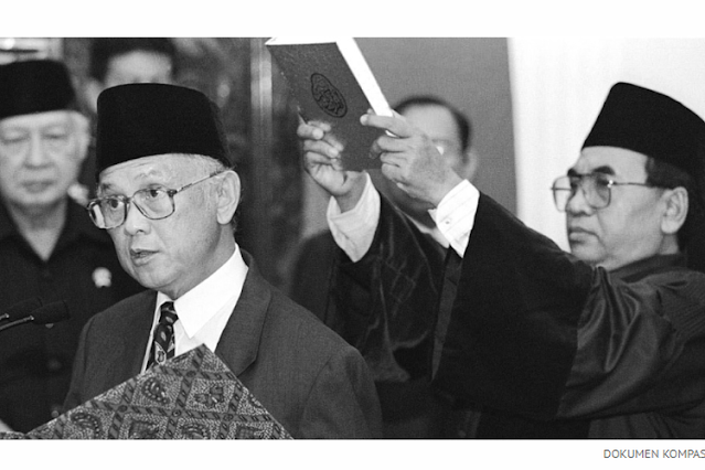 Masa Pemerintahan Presiden B.J. Habibie Masa Pemerintahan Presiden B.J. Habibie
