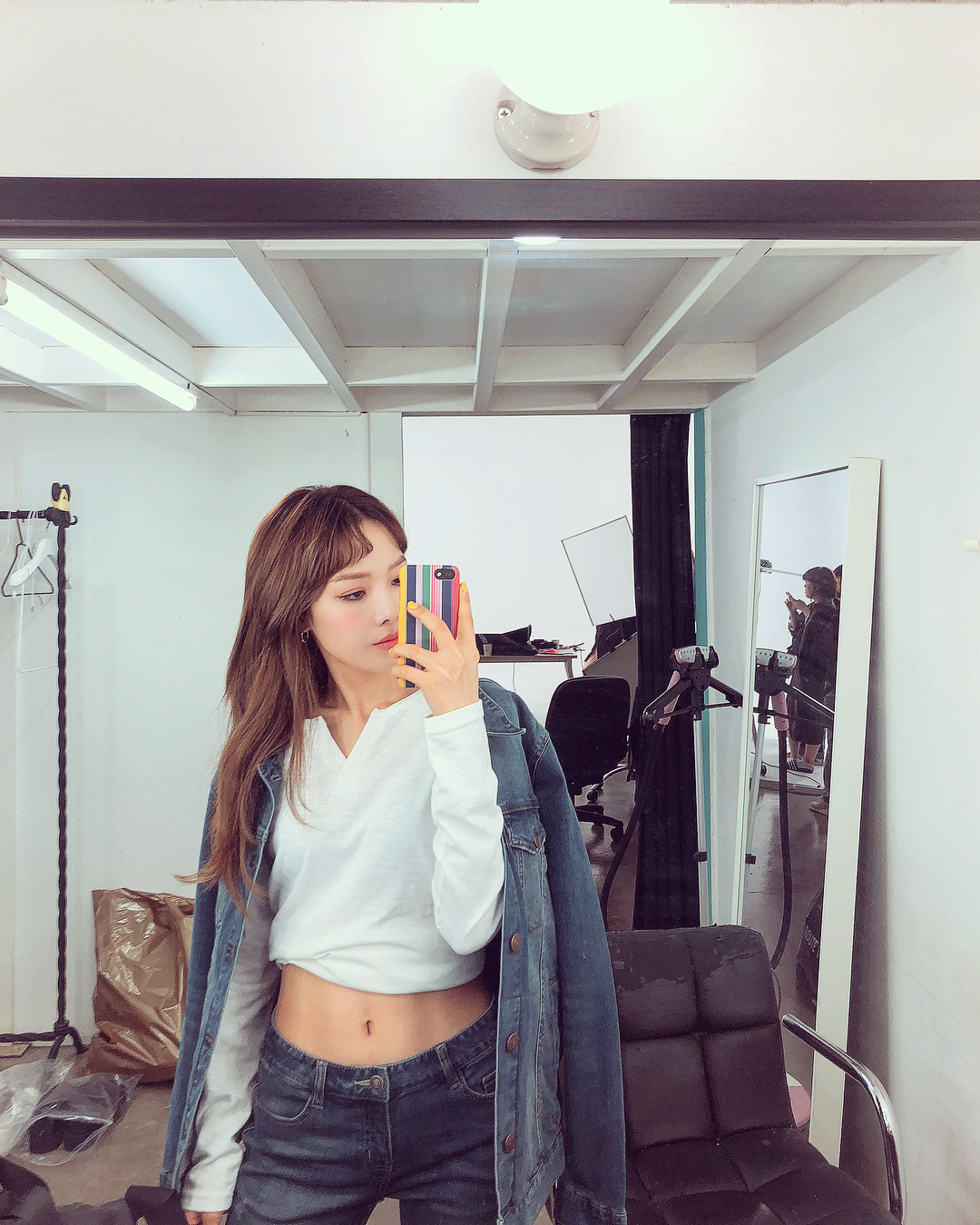 복근이 점점 생기는게 보이는 전소민.kard | 인스티즈