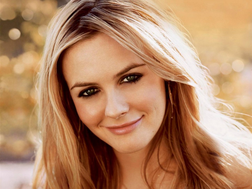 Free Download Wallpaper HD : Alicia Silverstone Wallpapers