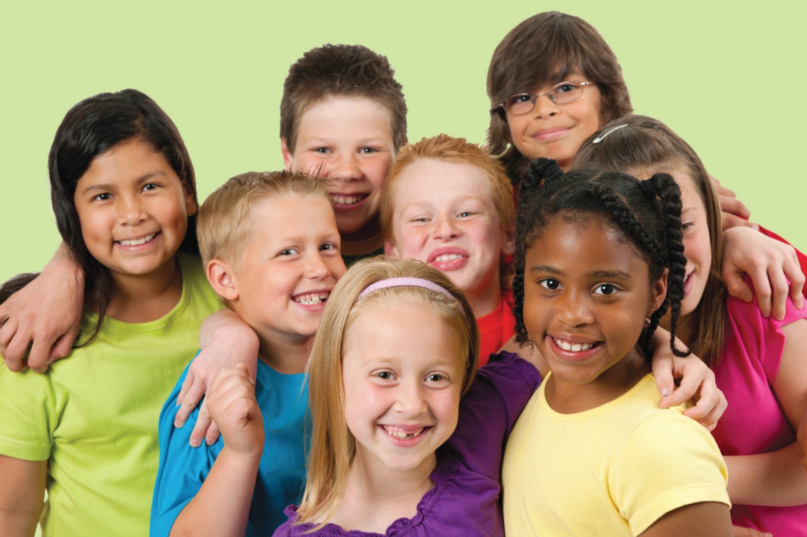 Childrens from different nations. Дети сиблингов это. Дети разных возрастов. Дети едут в лагерь смотрят в камеру. Тинейджер.