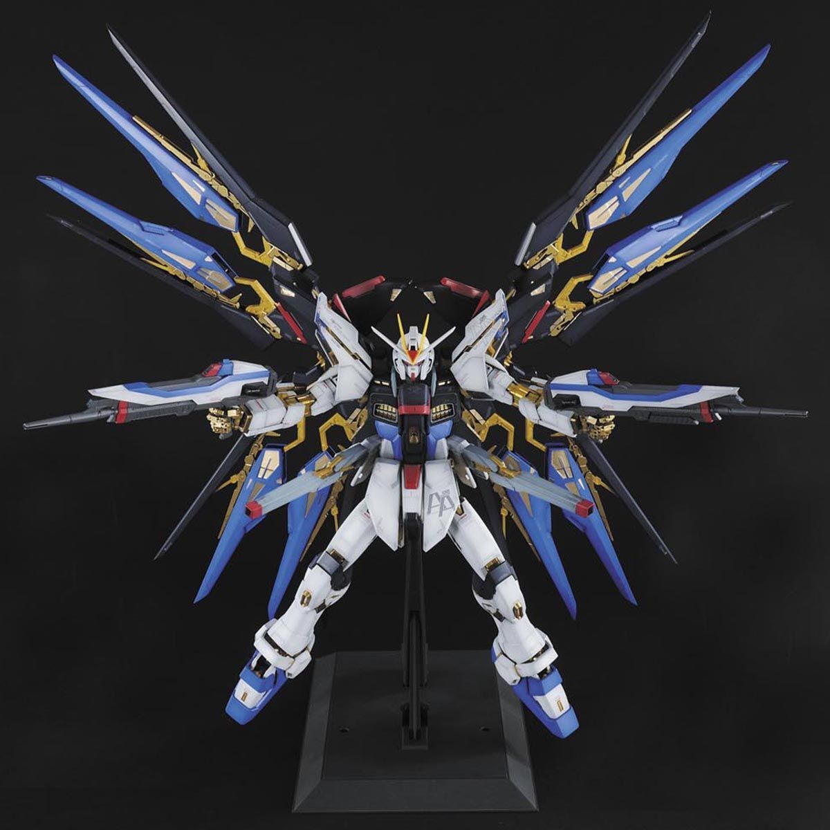 PG 1/60 ZGMF-X20A Strike Freedom Gundam, Bandai - Pilot-Exia Gundam