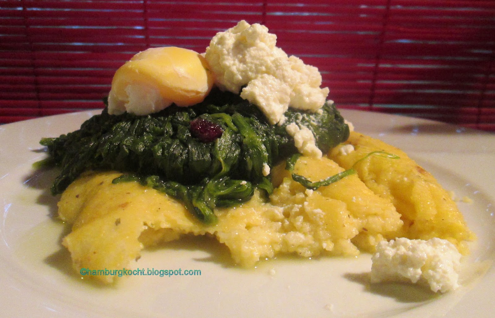 Hamburg kocht!: Pochierte Eier mit Spinat und Polenta nach Haya Molcho
