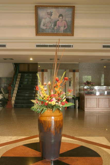 Lobby has a large vase in the center.  ABOVE is an old print of a much younger King and Queen of Thailand.