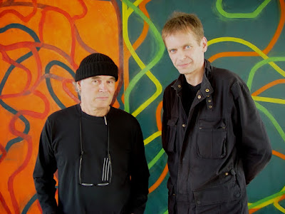 Brice Marden and klaus Guingand in front of the artwork "Compliments"(2004 - 2007) sold by Christie's in 2020, $ 30,900 000.