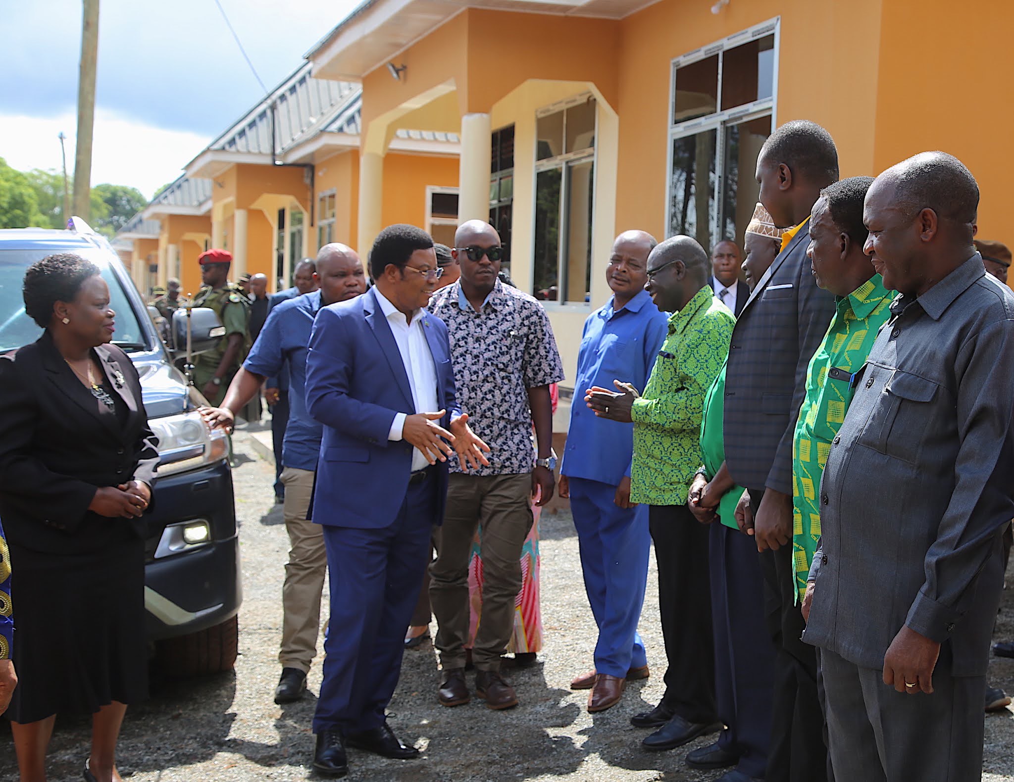 MAJALIWA AFUNGUA JENGO LA HALMASHAURI YA MJI MBINGA MKOANI RUVUMA, LEO ...