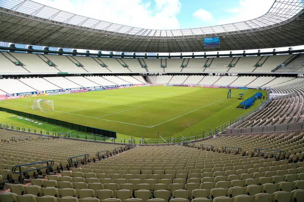 Funcionário do Ceará joga sal grosso na Arena Castelão antes de jogo com  Cuiabá - Jogada - Diário do Nordeste