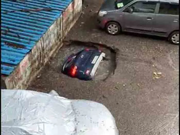 Mumbai: Parked SUV sinks into well as slab caves in at Ghakotpar Society, no injuries, Mumbai, News, Video, Car accident, Social Media, National