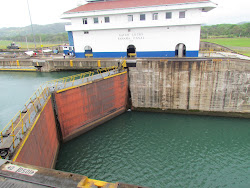 The 100 year-old gates of the Gatun Locks, as reliable as ever ...