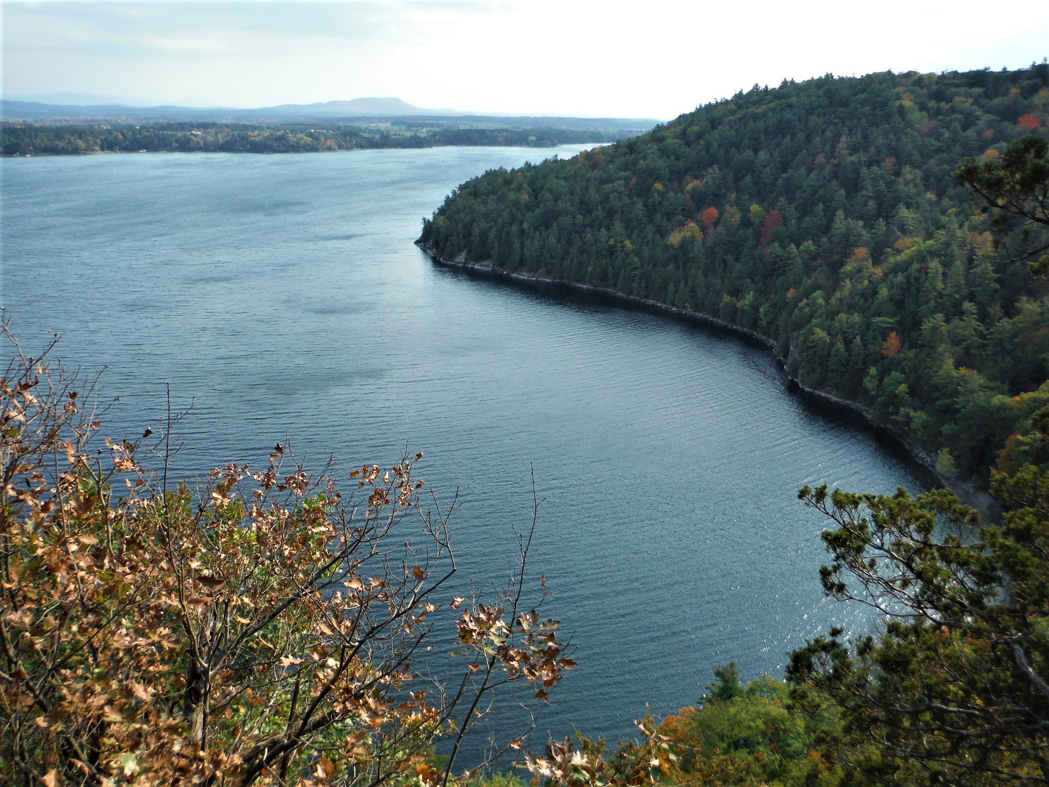 LAKE CHAMPLAIN, SPLIT ROCK WILD FOREST hiking