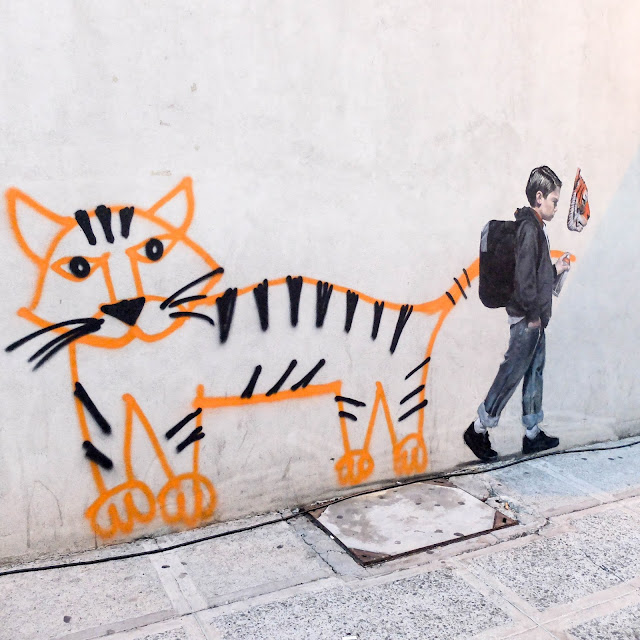Art hunt at BGC / FullyBooked tiger streetart