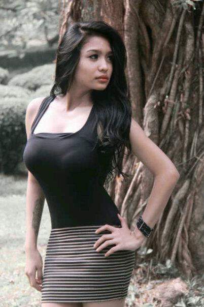 Nadia Ervina Putri New Photos In Sexy Dress Actress Indonesia