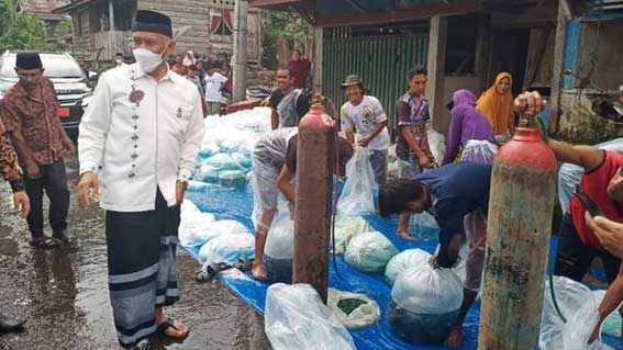 Mahyeldi Ansharullah di sela-sela kunjungan dan ramah tamah dengan masyarakat Danau Maninjau