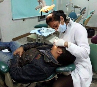 سهر الصايغ مسلسل الطاووس  سهر الصايغ طبيبة أسنان.