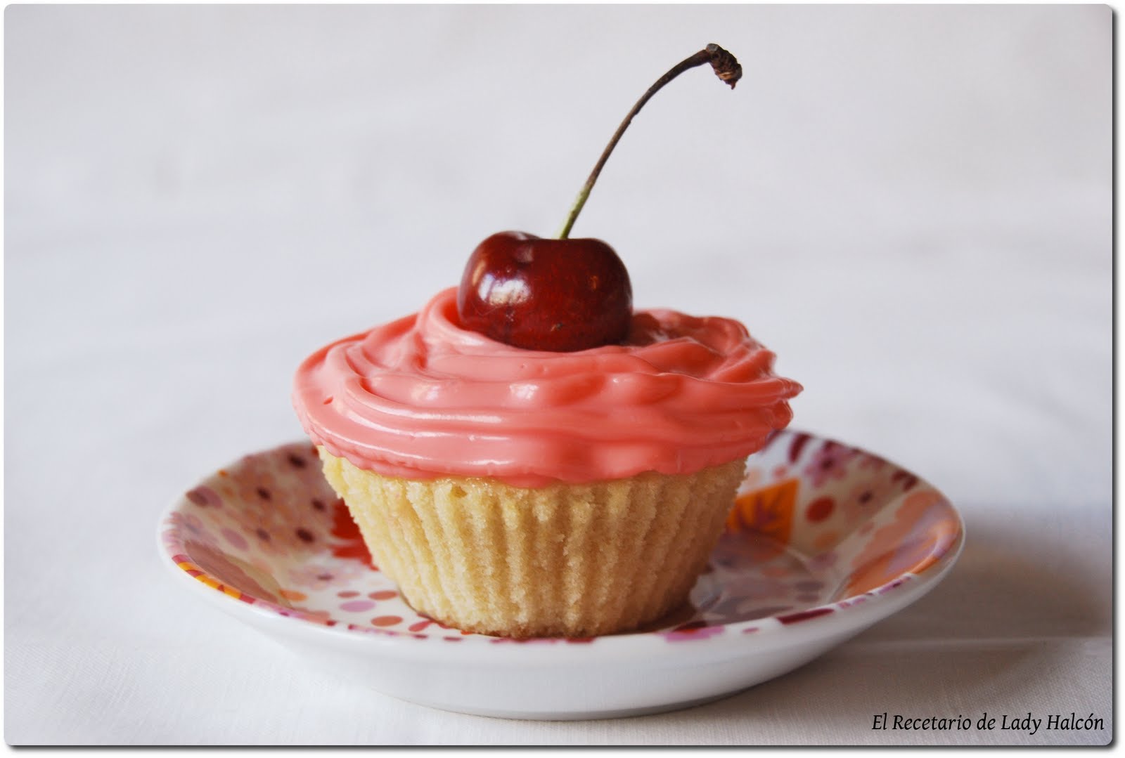 Cupcakes de vainilla con frosting de queso El Recetario de Lady Halcon